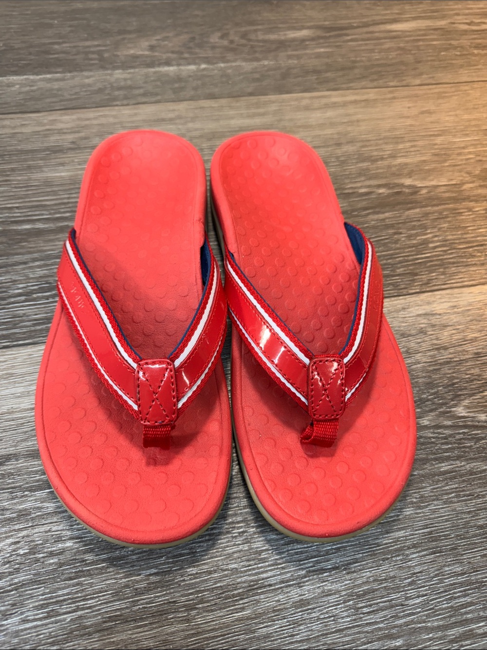 Vionic Red Women's Flip Flop Sandals with Contrast Trim woman’s 7 (h198)